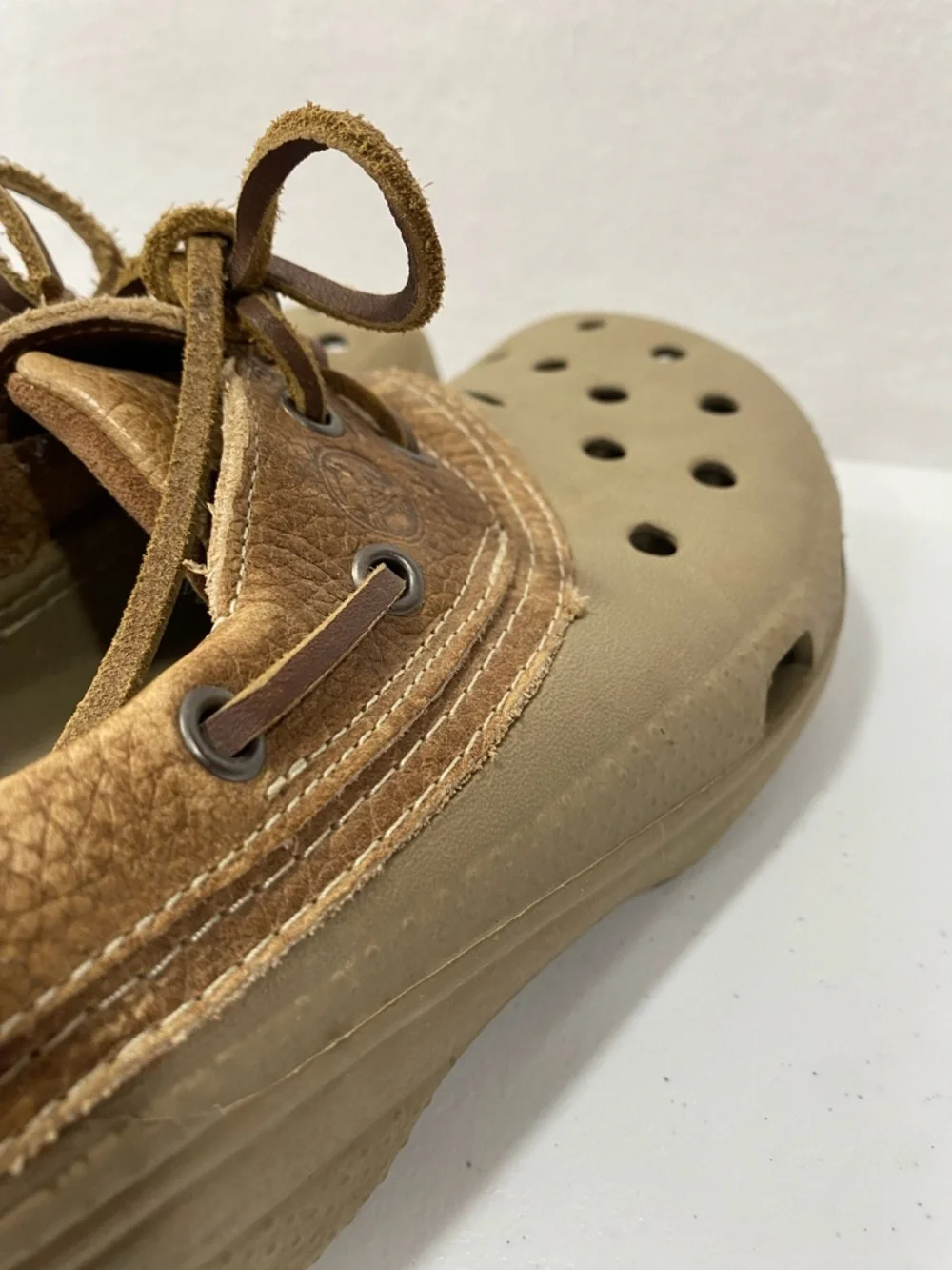 Crocs Islander Pitcrew Boat Shoe Clogs M6/W8 Unisex Leather Trim Brown Tan